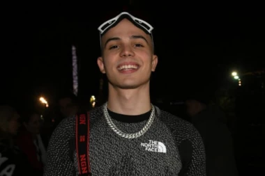 ĐINA DŽINOVIĆ PALA U ZABORAV: Ovo je nova Vojaževa devojka! Reper smuvao lepu INFUENSERKU, evo šta ih je odalo! (FOTO)