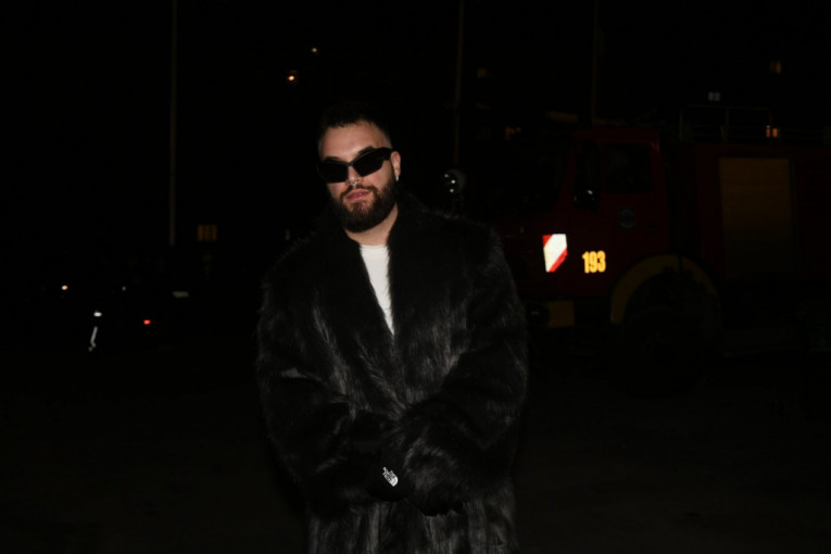 Nući ispred Skupštine za Novu godinu 2023