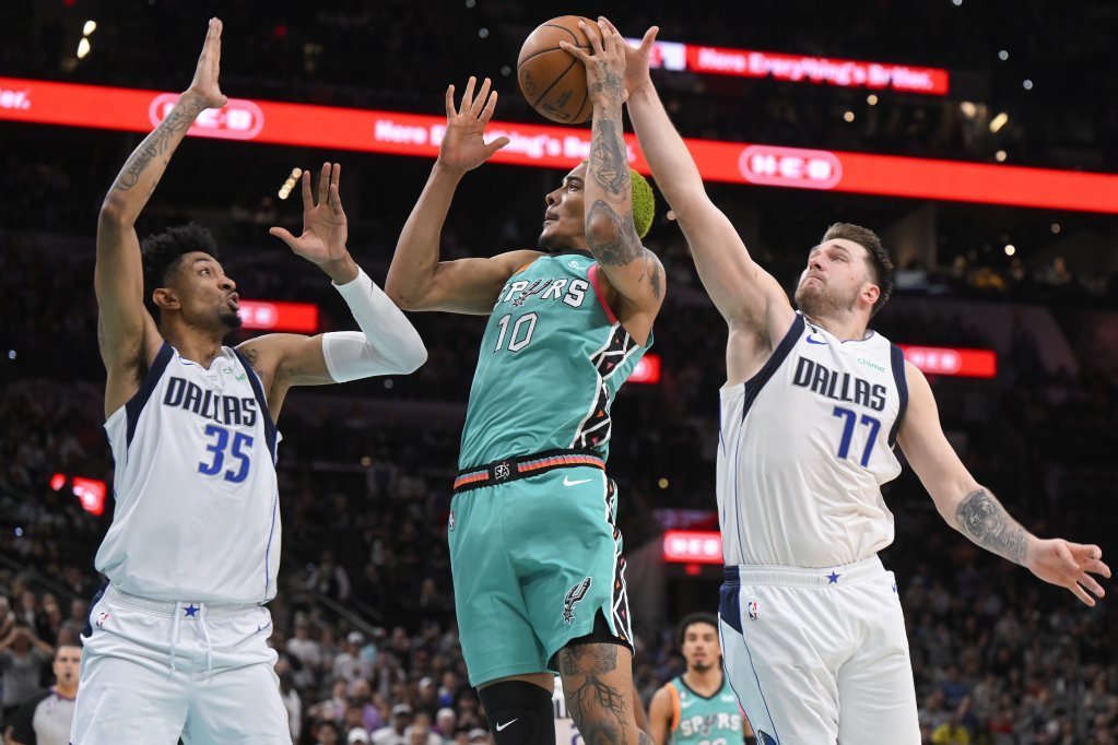 Luka Dončić protiv San Antonija