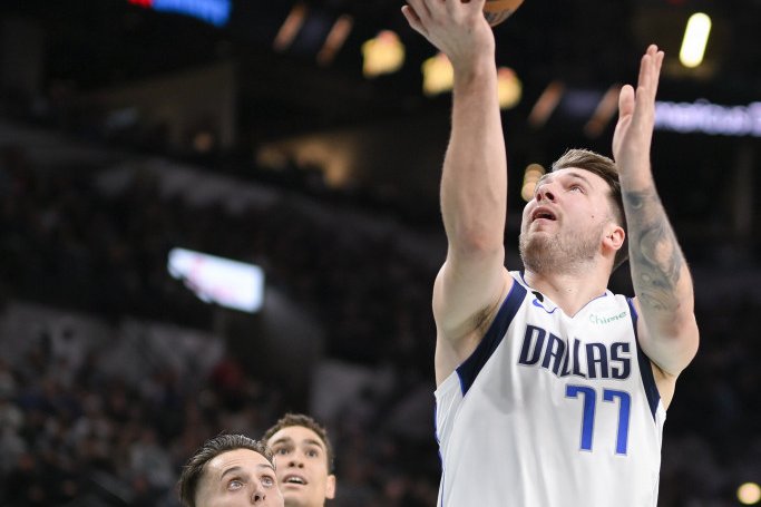 Luka Dončić protiv San Antonija