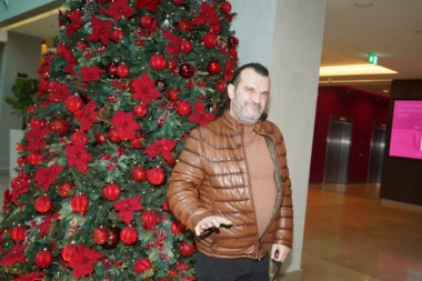 "NIKO NE MOŽE DA BUDE KAO JA" Aca Lukas zaljubljen do ušiju, otkrio ko je bio prvi poziv u 2023. godini, a jedina želja mu je da se naspava! (VIDEO)