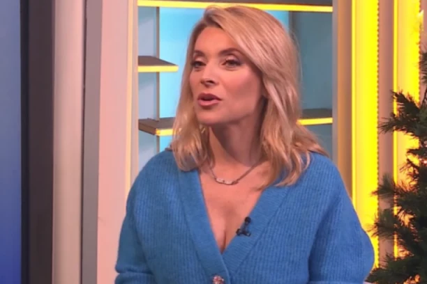 OVAKO IZGLEDA ANĐELKINA MAJKA: "Gledaj MAMU biraj ĆERKU", sada znamo na koga je prava DAMA (FOTO)