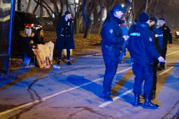 DALI 1.000 EVRA, A JEDVA IZVUKLI ŽIVU GLAVU: Sekunde su bile u pitanju, ljudi su bili mokri i posečeni! (FOTO)