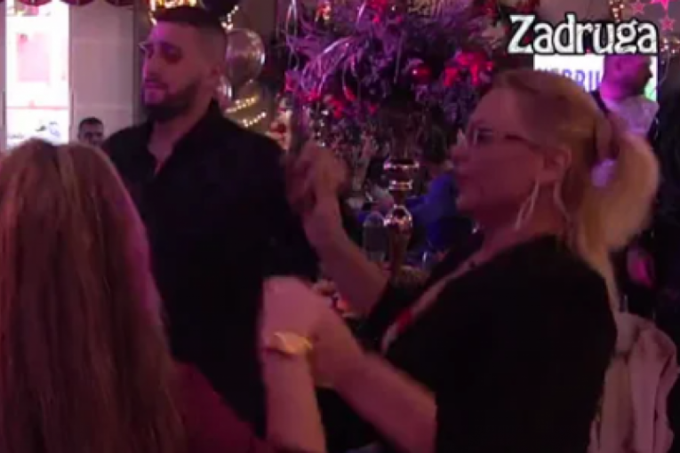 Marija Kulić i Zola igraju kolo