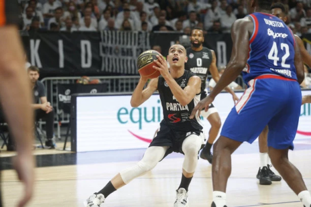 PLEJ DOBIO OTKAZ! Stranac napustio klub!