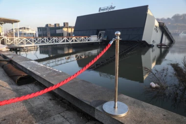 "FRISTAJLER" BIO TEMPIRANA BOMBA: Tragedija za dlaku izbegnuta u novogodišnjoj noći