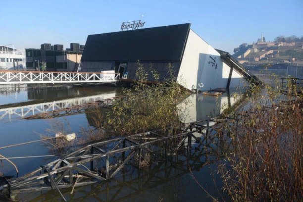 DVA KLJUČNA DOKAZA NESTALA U NOĆI DRAME: Najnoviji detalji iz istrage haosa na splavu Fristajler!