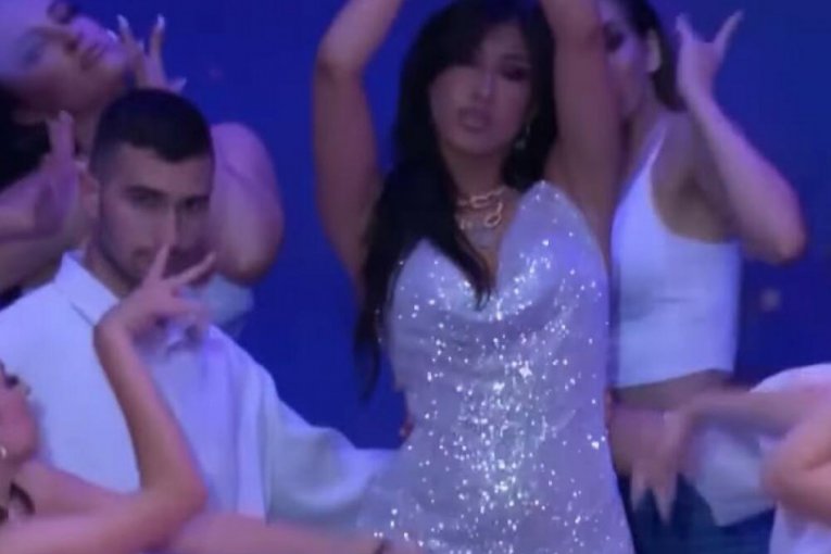 Dua Lipa iskopirala Angellinu