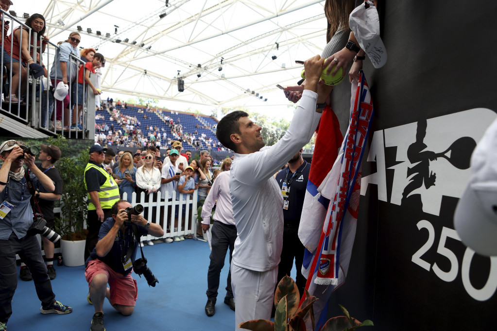 Novak Đoković sa navijačima u Adelejdu