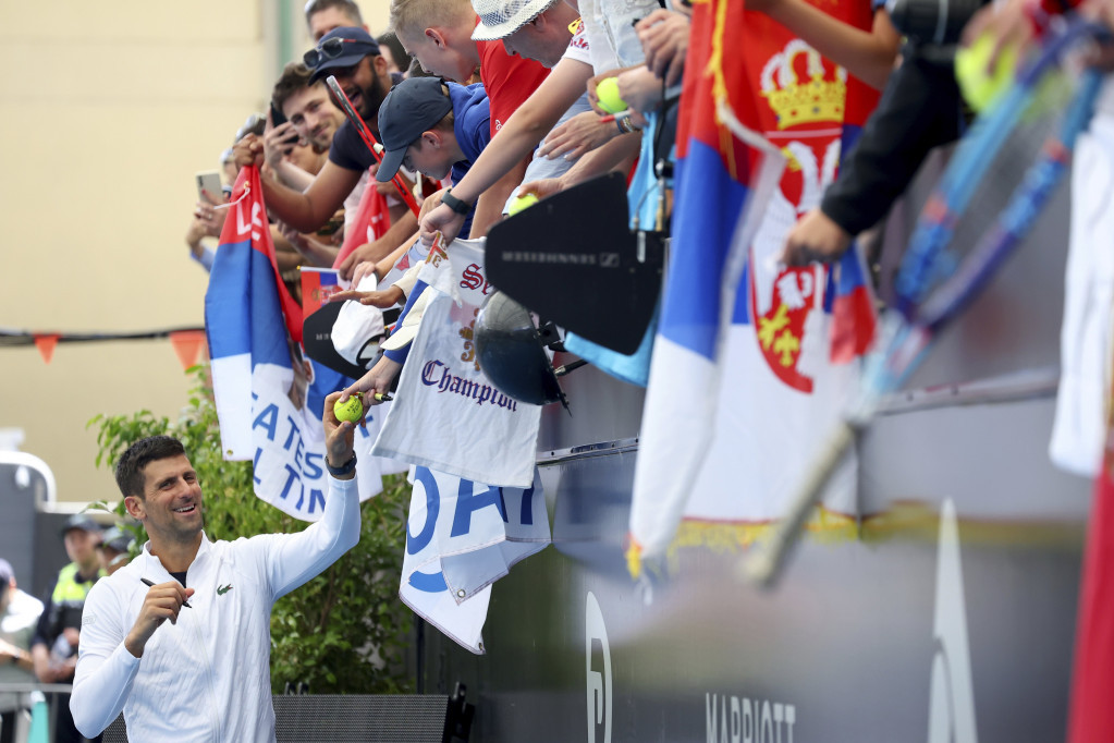 Novak Đoković sa navijačima u Adelejdu