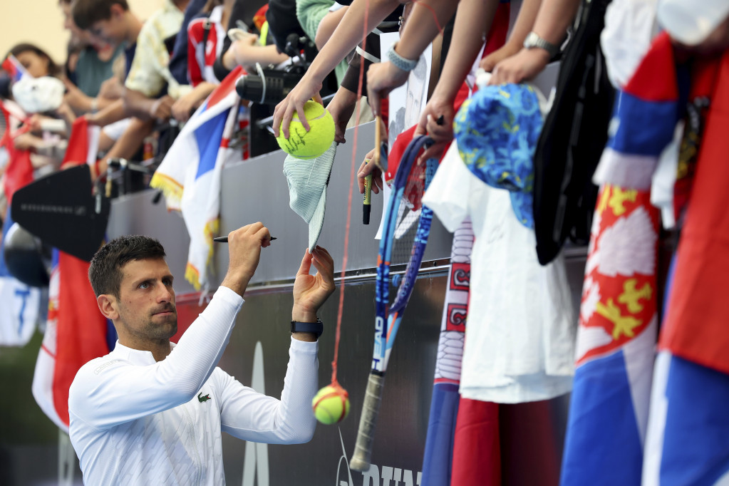 Novak Đoković sa navijačima u Adelejdu