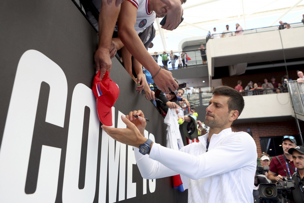 Novak Đoković sa navijačima u Adelejdu