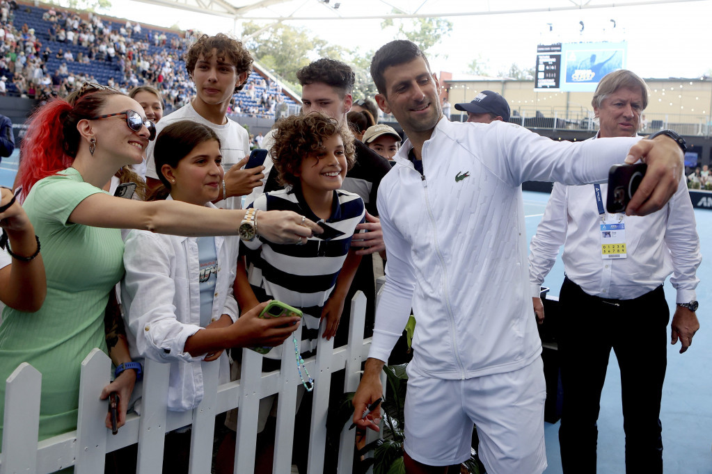 Novak Đoković sa navijačima u Adelejdu