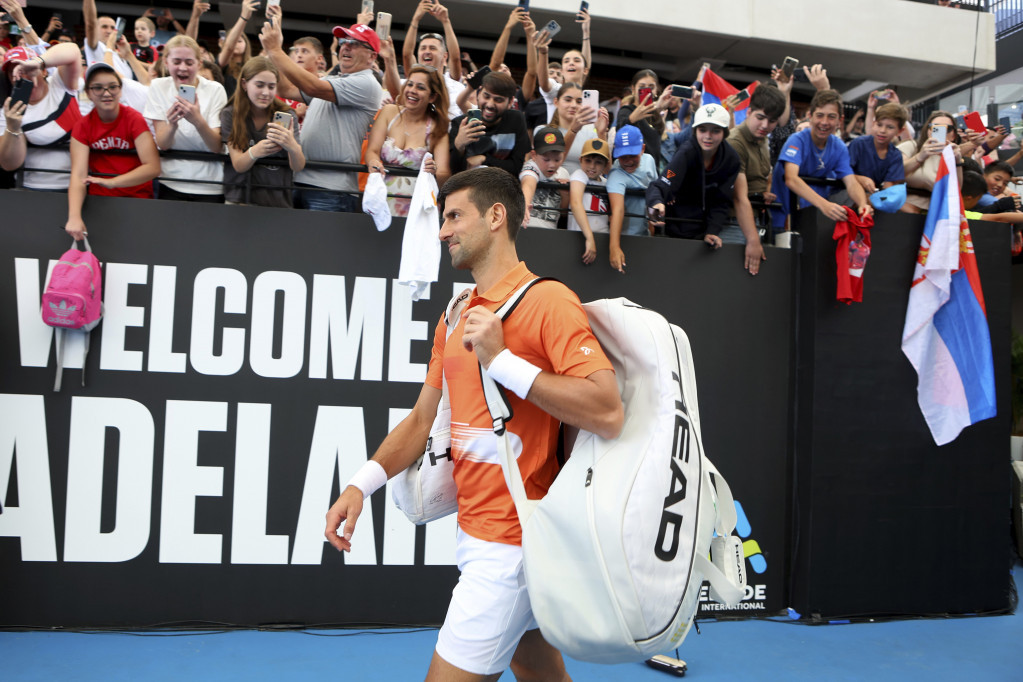 Novak Đoković sa navijačima u Adelejdu