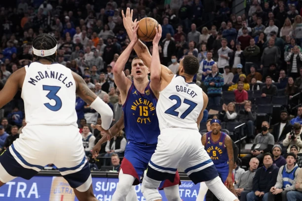 SRBI SRUŠENI! Jokić ne može SVE SAM, Bogdanović BLISTAO, pa NALJUTIO Kleja Tompsona! Donovan Mičel ISPISAO ISTORIJU! (VIDEO)