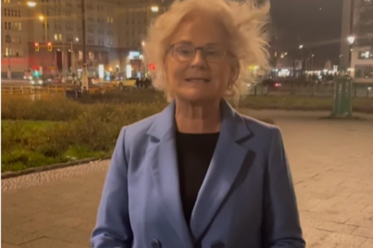 ZA NJU JE RAT ZANIMLJIVO PROFESIONALNO ISKUSTVO! Novogodišnja čestitka nemačke ministarke odbrane izazvala skandal u zemlji! (VIDEO)
