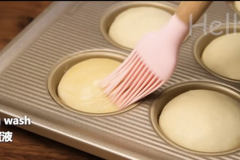 Premazivanje loptica jajetom