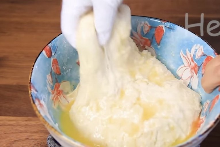 Formiranje testa od maslaca i brašna