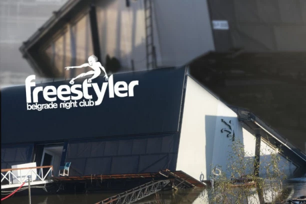 JADAN PRIZOR, SAVA GOTOVO "PROGUTALA" FRISTAJLER: Splav još uvek nije sklonjen, a prošlo mesec dana od njegovog potonuća (VIDEO)