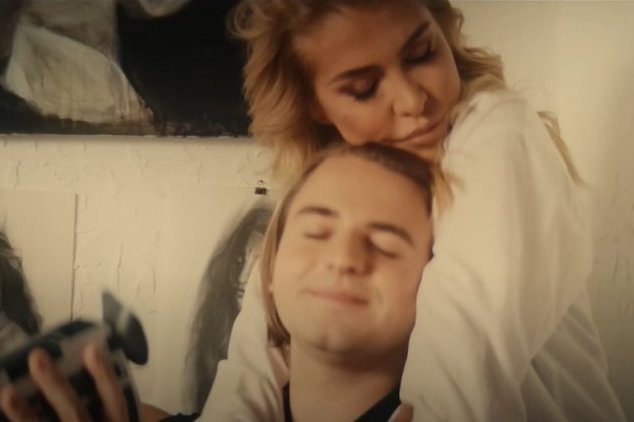 Snežana Borjan u spotu za pesmu "Da te ne volim"