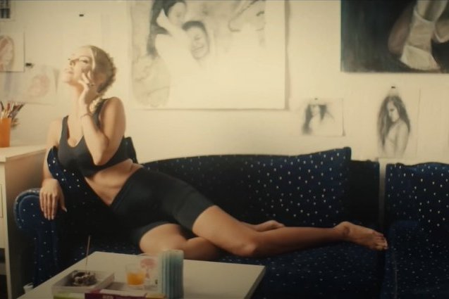 Snežana Borjan u spotu za pesmu "Da te ne volim"