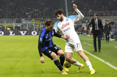 NIJE IM PRIJALA PAUZA ZA SP: Napoli doživeo prvi poraz u sezoni (VIDEO)