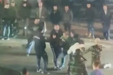 MASOVNA TUČA U NOVOM PAZARU: Obračun ispred kafića - sevale pesnice (FOTO)