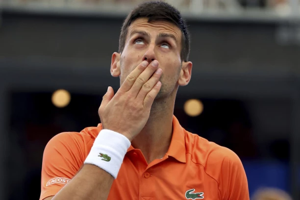 CELA SRBIJA BODRI NOVAKA NA BADNJE JUTRO: Đoković u SAVRŠENOM TERMINU juri polufinale Adelejda!