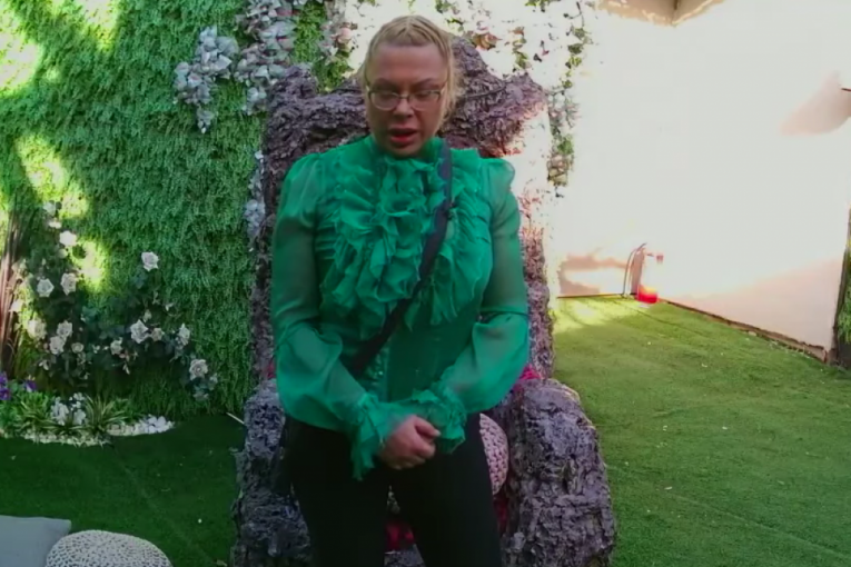 Marija Kulić priča sa Drvetom mudrosti Zadruga 6