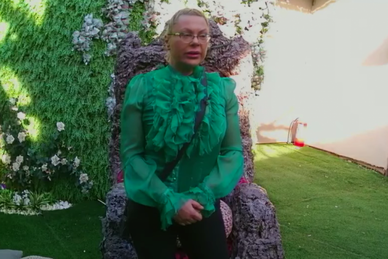 Marija Kulić priča sa Drvetom mudrosti Zadruga 6