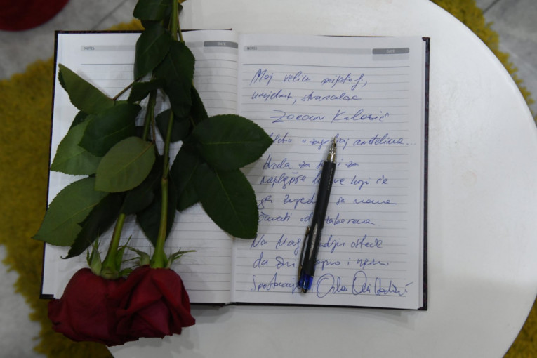 Estrada odala počast Zoranu Kaleziću