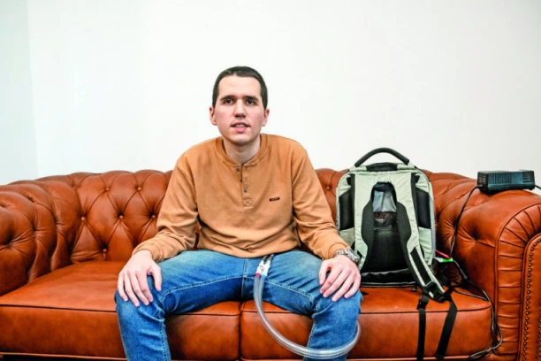 DUŠAN NOSI SRCE U TORBI: Beskrajno hrabrog momka iz Leskovca u životu održava mašina