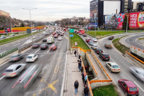 JOŠ JEDAN SNIMAK VOŽNJE U KONTRA SMERU: Jezivo na srpskim putevima (VIDEO)