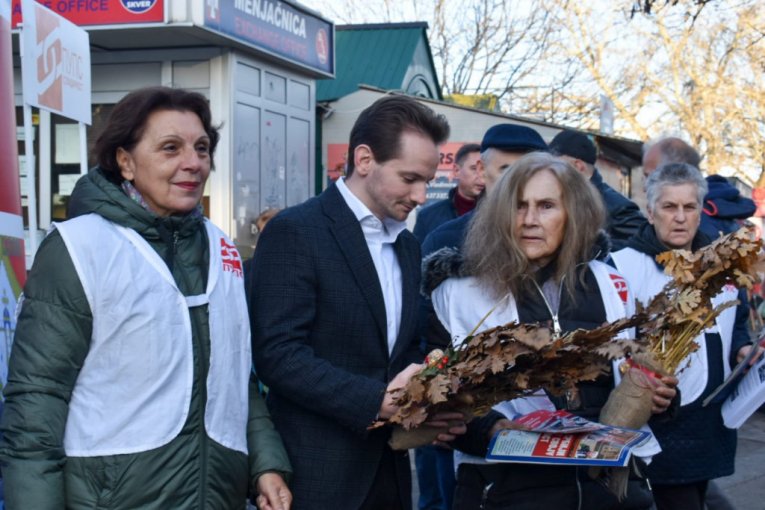 PUPS delio badnjake na teritoriji Beograda