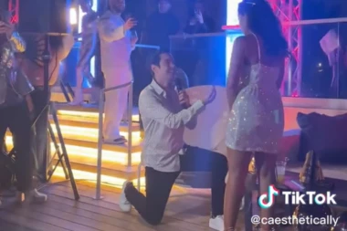 DA LI JE OVO NAJGORA PROSIDBA SVIH VREMENA? Devojka BRUTALNO ponizila muškarca jednim postupkom, ne zna se kome je neprijatnije (VIDEO)