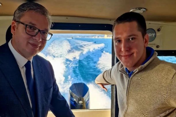 ALEKSANDAR VUČIĆ SA SINOM DANILOM KRENUO NA SVETU GORU! Predsednik objavio prelepu fotografiju uz božićnu čestitku! (FOTO)