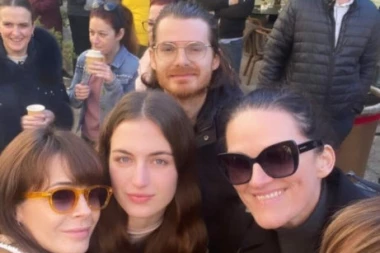 CRNOGORSKI GLUMCI PROTESTUJU ZBOG KULTURE: Uklanja se letnja scena tivatskog Centra za kulturu, podršku pružile i kolege iz Srbije