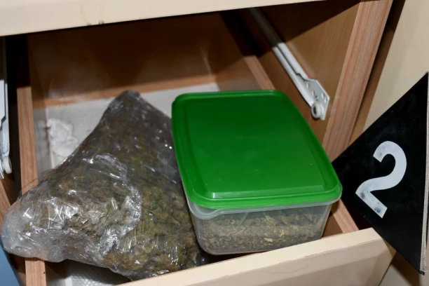 SRBIN UHAPŠEN U ŠVAJCARSKOJ: U iznajmljenom  stanu imao laboratoriju za proizvodnju droge,  policija zaplenila više kilograma!