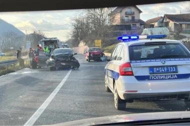 TEŠKA SAOBRAĆAJKA U BEOGRADU: Muškarac (40) povređen u udesu u Bulevaru patrijarha Pavla