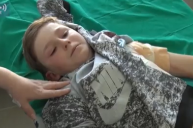 MALI STEFAN PUŠTEN NA KUĆNO LEČENJE: Dečak ranjen kod Štrpca izašao iz bolnice