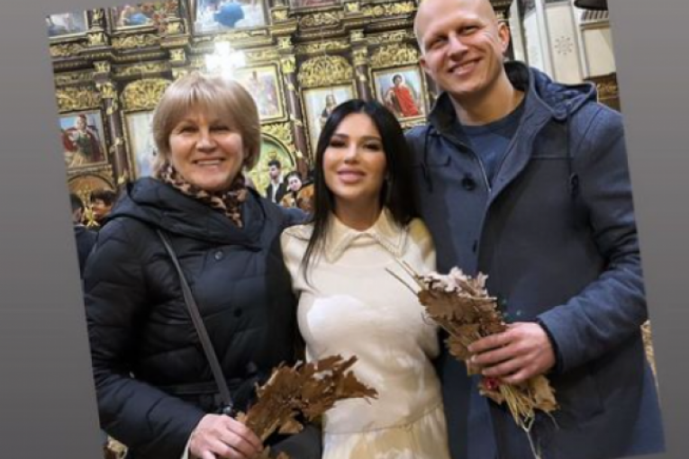 Stanija Dobrojević sa majkom i bratom