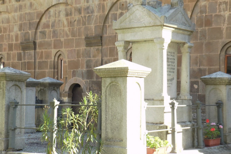 Manastir je nekada bila tvrđava