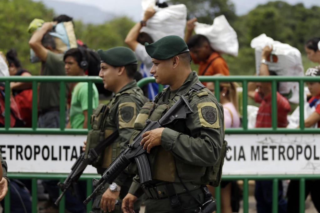 PRVO SU IM SAKATILI TELA, PA IH UPUCALI I BACILI NA ULICU DA IH SVI GLEDAJU: Plaćeni ubica (15) progovorio o DETALJIMA zločina koji su zgrozili svet: ''Ljudi koje ubijem ZASLUŽUJU smrt''