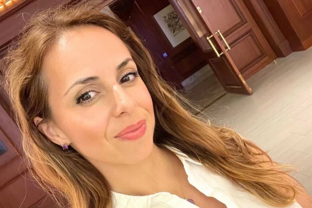 ODRŽAN POMEN ZA ANU VOLŠ! Porodica i prijatelji se NAČISTO SLOMILI - naš pop držao opelo: ''NJENA SMRT JE OSTAVILA PRAZNINU''!