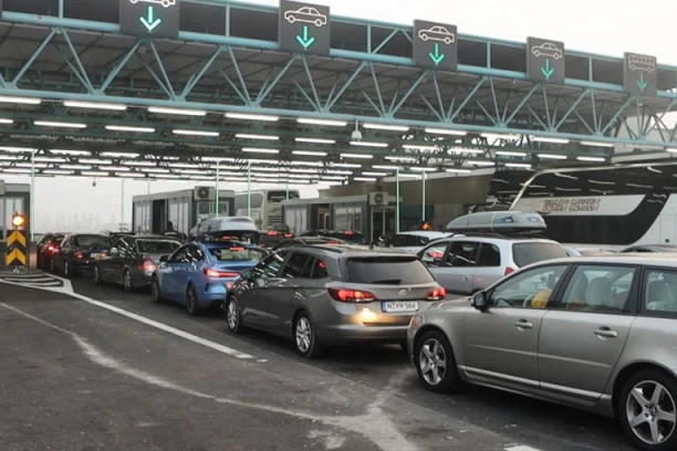 PAKAO NA GRANICAMA: Gužve i radovi na putevima otežavaju saobraćaj u Srbiji