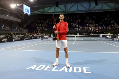 NOVAK KRUNISAN U ADELEJDU POSLE MARATONA! Spektakularan PREOKRET Đokovića u finalu i SJAJNA UVERTIRA za Australijan Open!