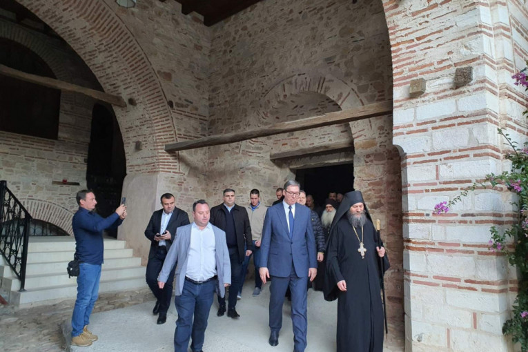 Vučić posetio manastir Hilandaru