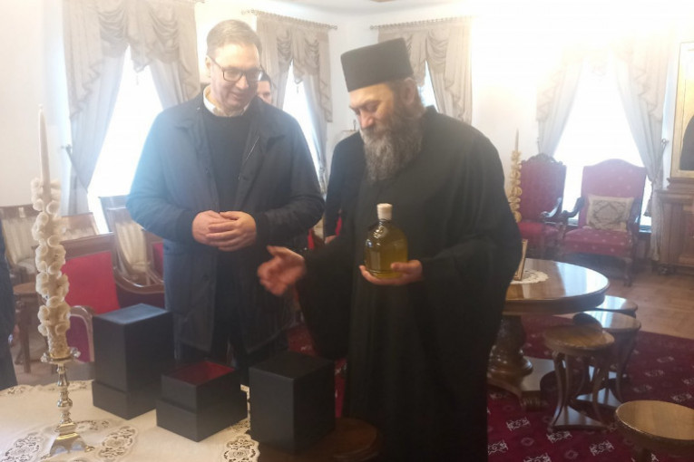 Vučić u poseti manastiru Hilandar