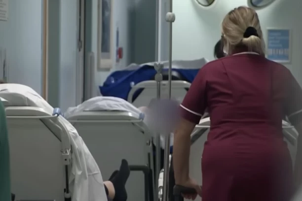 GLUMAC HITNO HOSPITALIZOVAN: Doktori mu se bore za život!