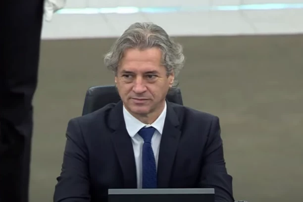 VATRENA MISICA ZAVELA PREMIJERA SLOVENIJE? Evo ko je Tina koja mami uzdahe (FOTO)